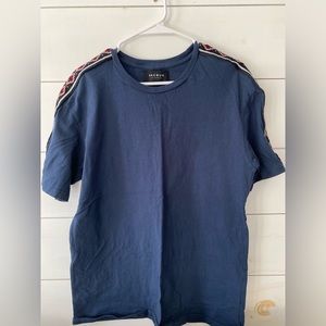PacSun blue t-shirt with shoulder design